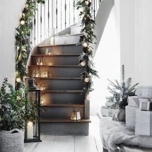 Decoración navideña para escaleras
